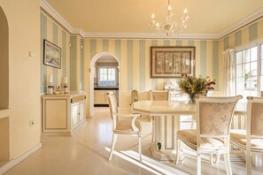 Dining - Villa Joy Vintage (Mijas)