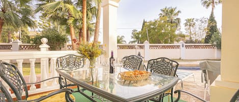 家庭別墅, 多間臥室, 山旁 (Family villa for 7 Mijas Golf with) | 室外用餐
