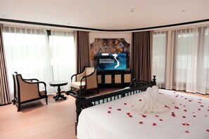 Signature Double or Twin Room, Balcony, Ocean View | Beach/ocean view - HALORA NOVA LUXURY CRUISE (Ha Long)