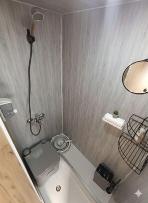 Shower, towels, toilet paper - MoCa Hotel Suite 4 Power 220V & Luxury Design with AC in Antalya Kemer (Beldibi Bahçecik)