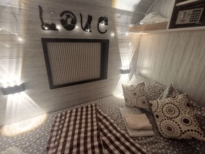 1 bedroom, bed sheets - MoCa Hotel Suite 4 Power 220V & Luxury Design with AC in Antalya Kemer (Beldibi Bahçecik)