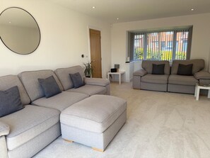 Smart TV, books - 10 Minutes Walk to the Beach & Free Parking (sleeps 4) (Falmouth)