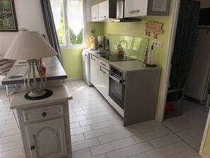Private kitchen - Quiet vacations - comfortable country house (St martial de nabirat)