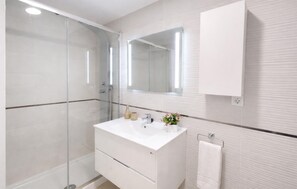 Shower - Stunning apartment in Cabanes with swimming pool (Cabanes)