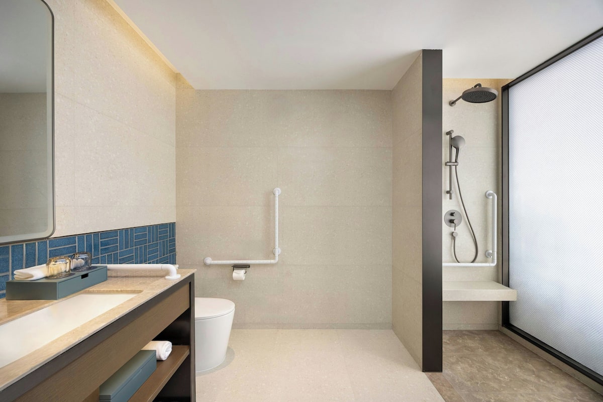 Room, 2 Double Beds, City View | Bathroom