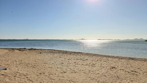 A beach with a clear sky and calm sea. - Cozy apartment in Murcia (Murcia)