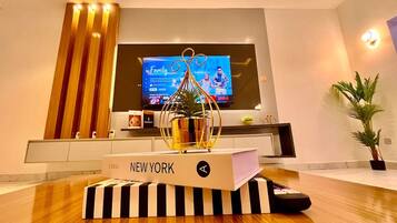 Apartemen Deluks, balkon, pemandangan kota | Interior