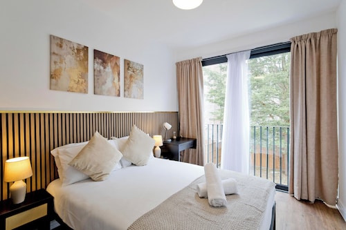 帝国伍德伯里格罗夫公寓