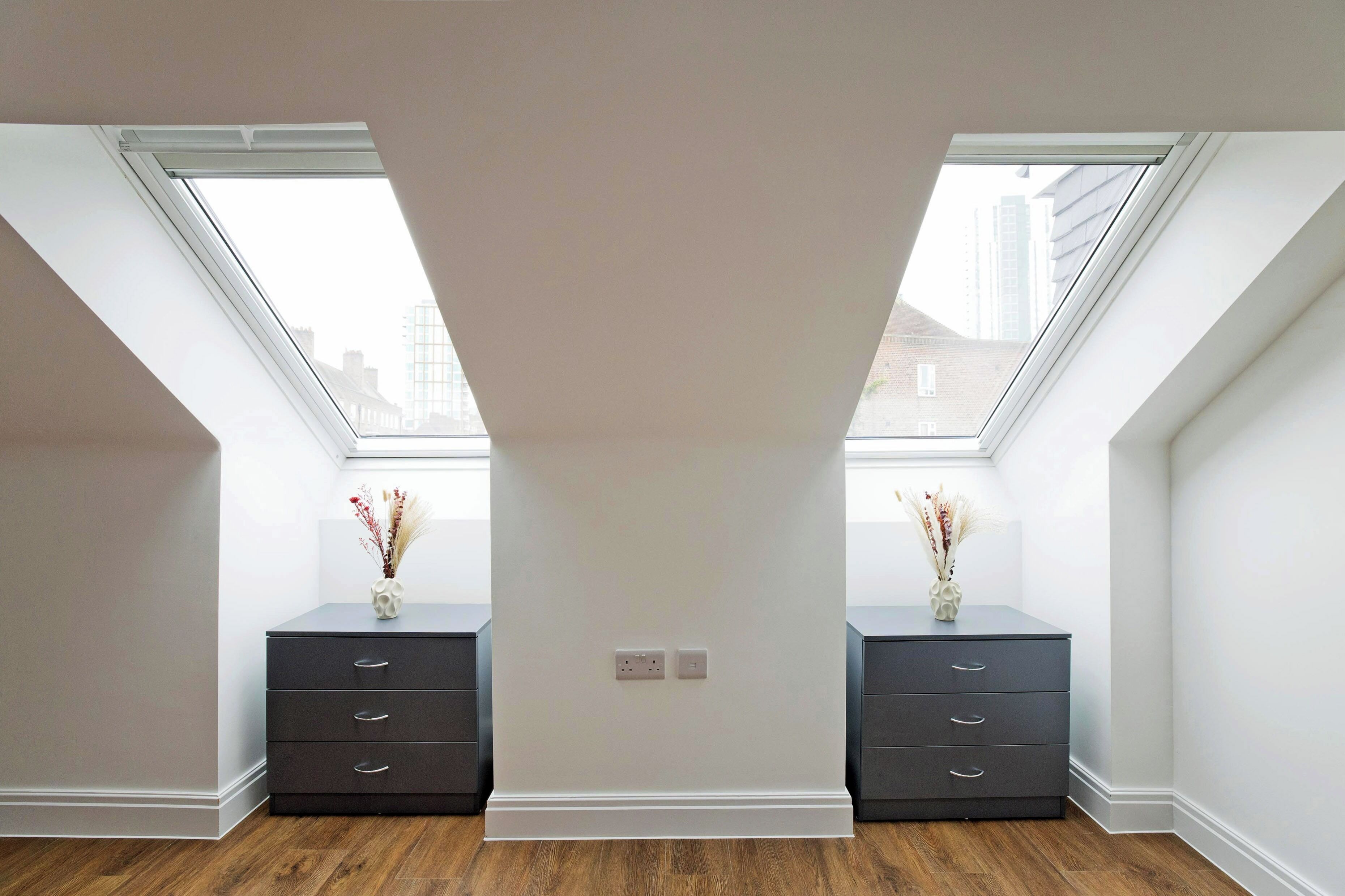 Klassiek appartement, 2 slaapkamers | Een bureau, een strijkplank/strijkijzer, gratis wifi