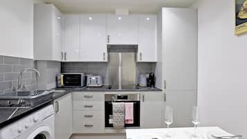 Classic Apartment | Private kitchenette | Full-sized fridge, oven, stovetop, cookware/dishes/utensils