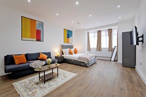 Desk, iron/ironing board, free WiFi - Imperial Woodberry Grove Apartments (London)