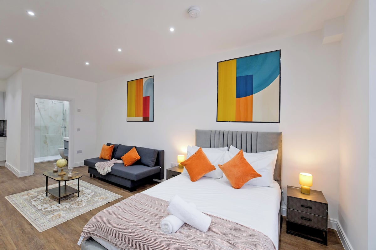 컴포트 스튜디오 | 책상, 다리미/다리미판, 무료 WiFi