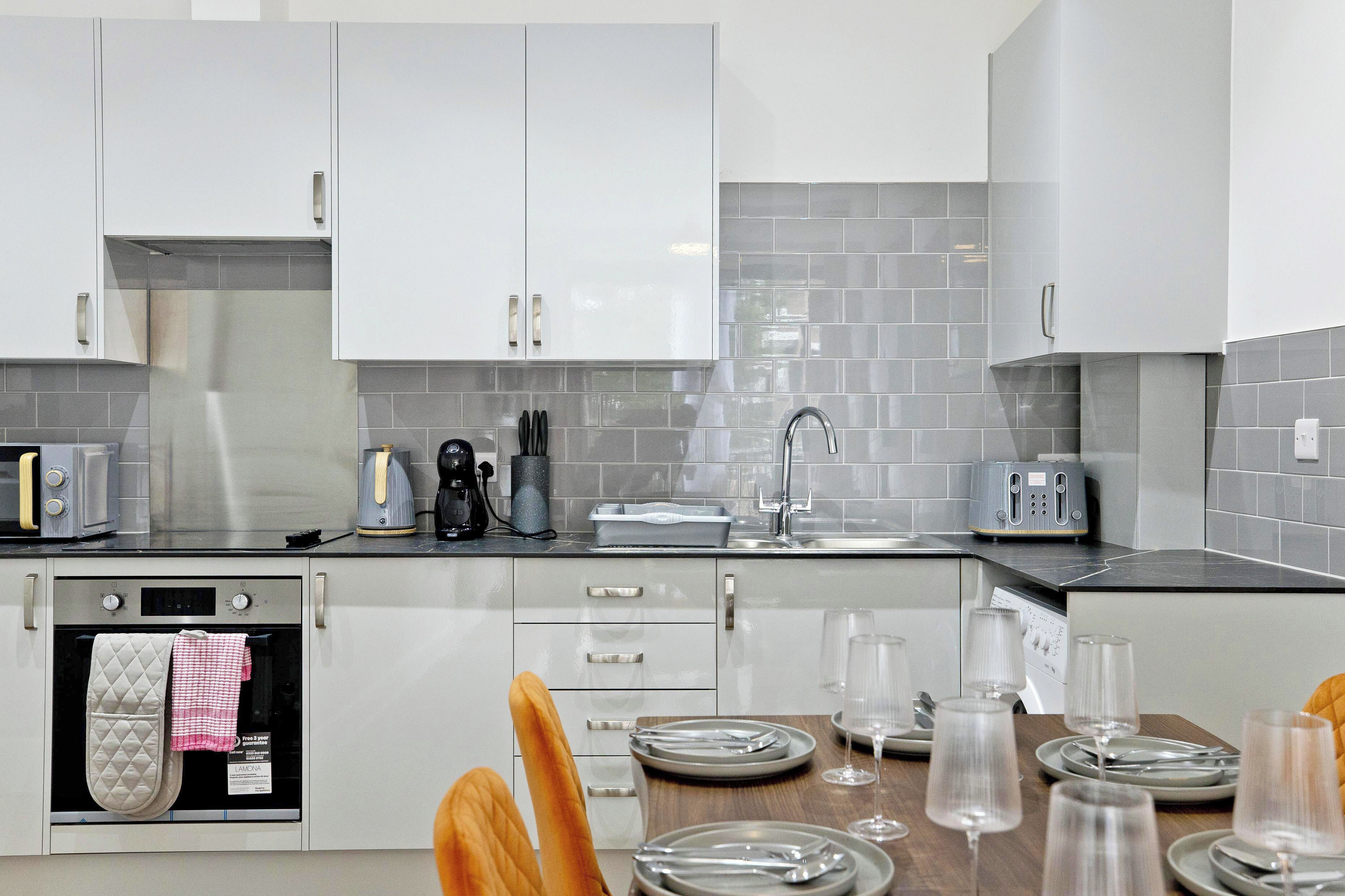 Appartement, 3 slaapkamers | Privékitchenette | Een koelkast met diepvriezer, een oven, een kookplaat