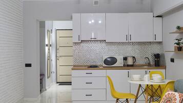 Comfort Apartment, Courtyard View | Private kitchen | Full-sized fridge, microwave, stovetop, high chair