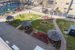 Økonomileilighet, bakgårdsutsikt | Terrasse/patio