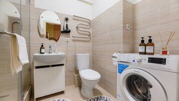 Standard Apartment, Courtyard View | Bathroom | Free toiletries, hair dryer, slippers, towels