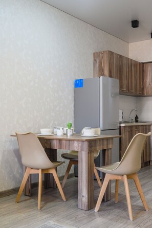 經濟公寓, 庭園景 | 用餐區