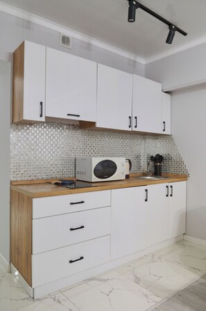 Comfort Apartment, Courtyard View | Private kitchen - One Bedroom Apartment (Almaty)