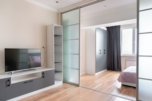 Blackout curtains, soundproofing, iron/ironing board, free WiFi - One Bedroom Apartment (Almaty)