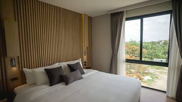 Comfort Suite, Balcony, Lake View