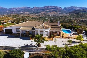 Exterior - Casa del Sueño: Spacious refuge with panoramic views in the Axarquia region. (Viñuela, Malaga)