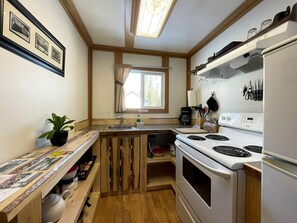 Fridge, microwave, oven, stovetop - Cottage Rental with Fire Pit Perfect for Four Hidden in the Canadian Rockies of Alberta (Nordegg)