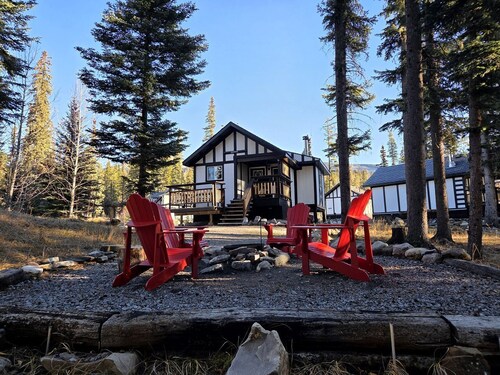 Cottage Rental with Fire Pit Perfect for Four Hidden in the Canadian Rockies of Alberta