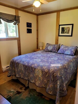 1 bedroom, WiFi, bed sheets - Cottage Rental with Fire Pit Perfect for Four Hidden in the Canadian Rockies of Alberta (Nordegg)