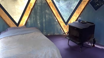 1 bedroom, bed sheets