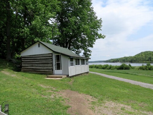 Lakefront Cabin Rental Surrounded by Nature near Renfrew, Ontario