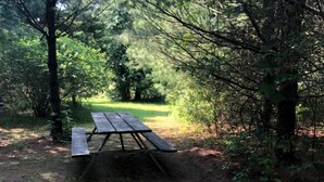 A picnic table in a wooded area.