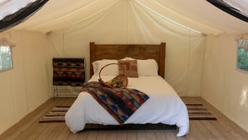1 bedroom, bed sheets