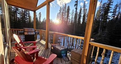 Secluded Cabin Rental for Romantic Weekends Away in Nordegg, Alberta