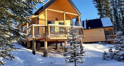 Secluded Cabin Rental for Romantic Weekends Away in Nordegg, Alberta