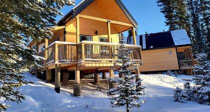 Secluded Cabin Rental for Romantic Weekends Away in Nordegg, Alberta