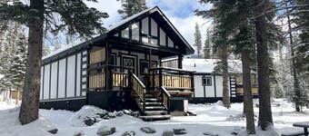 Airy Mountain Vacation Rental with Stunning Views near Banff, Canada