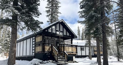 Airy Mountain Vacation Rental with Stunning Views near Banff, Canada