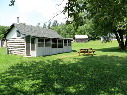 Charming Cabin Rental on Ferguson Lake near Renfrew, Ontario