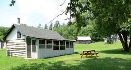 Charming Cabin Rental on Ferguson Lake near Renfrew, Ontario