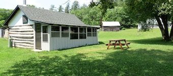 Charming Cabin Rental on Ferguson Lake near Renfrew, Ontario