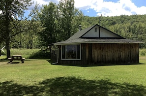 Unclassified image, 3 of 10, button - Charming Cabin Rental on Ferguson Lake near Renfrew, Ontario (Renfrew)