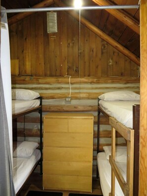 1 bedroom, WiFi - Charming Cabin Rental on Ferguson Lake near Renfrew, Ontario (Renfrew)