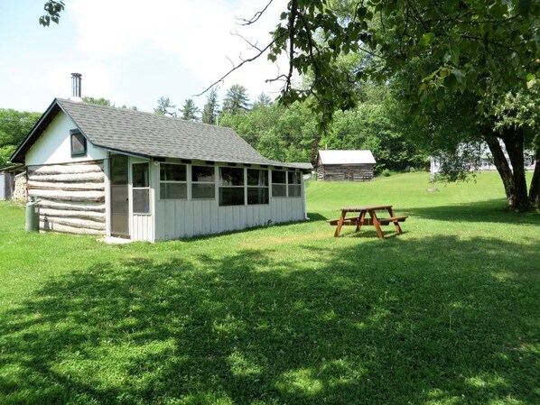 Unclassified image, 1 of 10, button - Charming Cabin Rental on Ferguson Lake near Renfrew, Ontario (Renfrew)