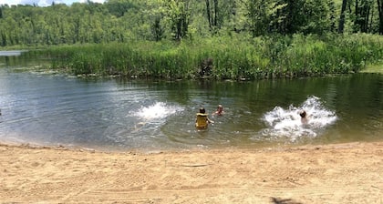 Charming Cabin Rental on Ferguson Lake near Renfrew, Ontario