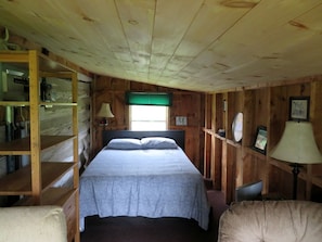 Unclassified image, 4 of 10, button - Charming Cabin Rental on Ferguson Lake near Renfrew, Ontario (Renfrew)