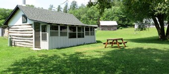 Charming Cabin Rental on Ferguson Lake near Renfrew, Ontario
