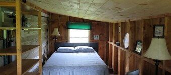 Charming Cabin Rental on Ferguson Lake near Renfrew, Ontario