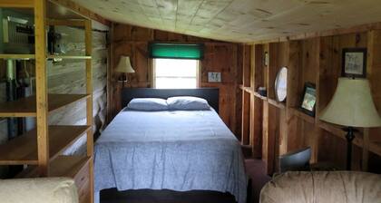Charming Cabin Rental on Ferguson Lake near Renfrew, Ontario