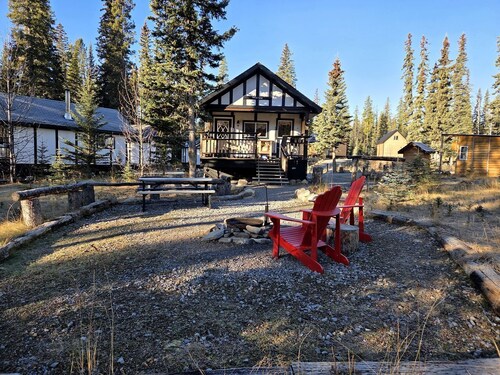 Spacious Family-Friendly Mountain Getaway near Banff, Alberta