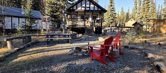 Spacious Family-Friendly Mountain Getaway near Banff, Alberta